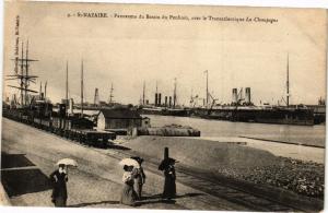 CPA St-NAZAIRE - Panorama du Bassin du Penhoet avec le Transatlantique (222952)