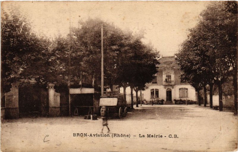 CPA BRON-Aviation La Mairie (444065)