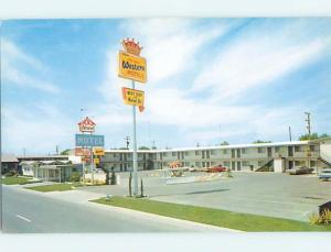 Pre-1980 OLD CARS & CAROUSEL MOTEL Merced California CA ho4497