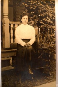 pre-1918 rppc fashion PRETTY WOMAN WITH WHITE BLOUSE nice postcard y3858