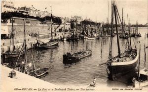 CPA ROYAN - Le Port et le Boulevard Thiers (481156)