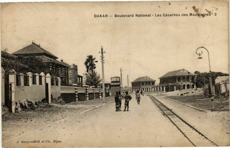 CPA AK Senegal-Dakar-Boulevard National-Les Casernes des Madeleines (235554)