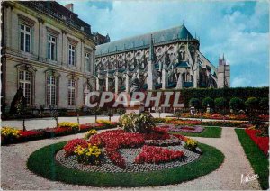 'Modern Postcard Bourges (Cher) Les Jardins de l''Hotel de Ville (has left) a...