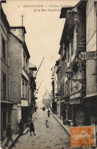 CPA HONFLEUR Vieilles Maisons de la Rue Gambetta (1229796)