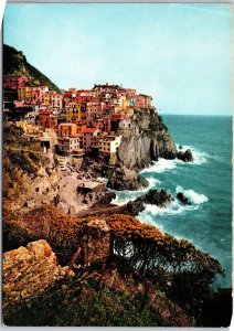 Le Cinque Terre Panorama Buildings on Cliffs Mountains Ocean Breeze Postcard 