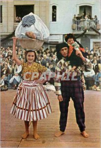 Modern Postcard 12 nazare portugal typical costume