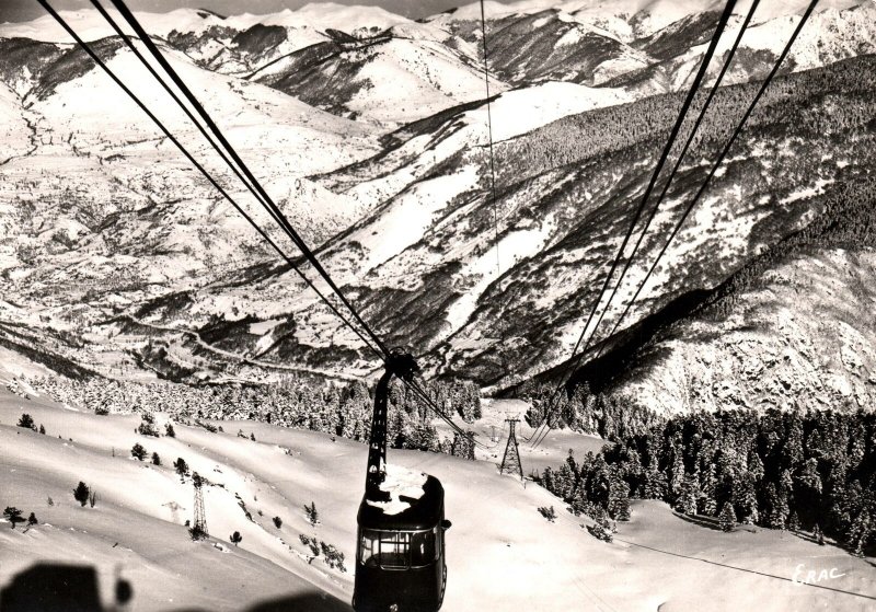 VINTAGE CONTINENTAL SIZE POSTCARD CABLE CAR TO SKI PEAKS AT AX-LES-THERMES RPPC