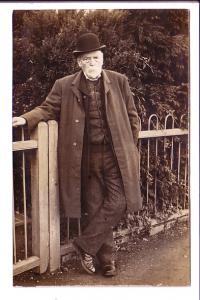 Real Photo, Raymond Mundy Aged 72 Years, Leaning Against Cottage 1906 UK