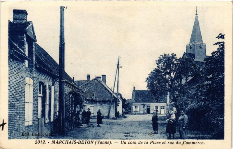 CPA Marchais-Beton - Un coin de la Place et rue du Commerce (357763)