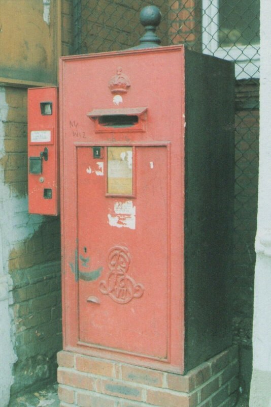 Royal Mail Postcard - Rare Edward VII Postbox, Battersea Park Road,London RR7151