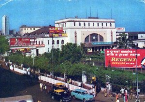 VINTAGE CONTINENTAL SIZE POSTCARD BOMBAY (MUMBAI) CENTRAL ADVERTISING BOARDS 70s