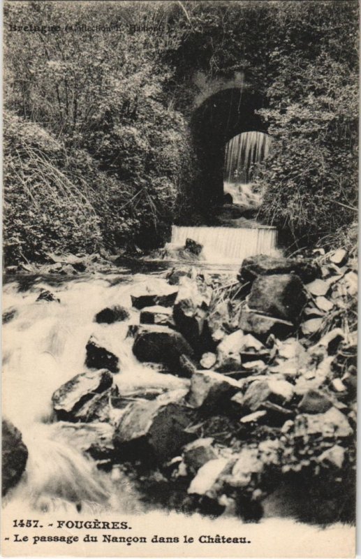 CPA Fougeres Le passage du Nancon dans le Chateau (1237494)