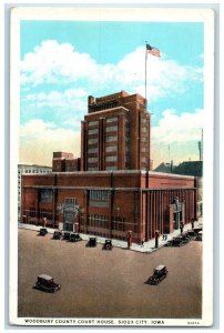 c1920 Woodbury County Court House Exterior Sioux City Iowa IA Vintage Postcard