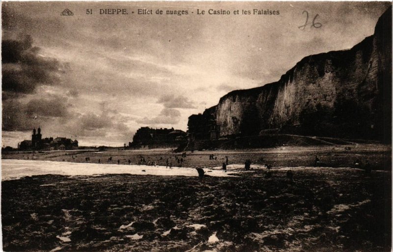 CPA DIEPPE Effet de nuages-Le Casino et les Falaises (416320)