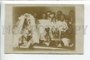 3178322 RUSSIA FUNERAL coffin with flowers photo postcard
