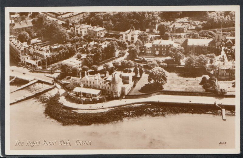 Isle of Wight Postcard - The Royal Yacht Club, Cowes   RS12945