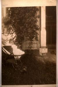 pre-1918 rppc BABY IN ANTIQUE BABY CARRIAGE Great Postcard y0591