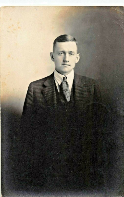 MEN WEARING PERIOD STYLISH SUITS~LOT OF 5 FIVE 1910s REAL PHOTO POSTCARDS