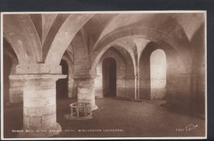 Hampshire Postcard - Roman Well In The Norman Crypt, Winchester Cathedral    ...