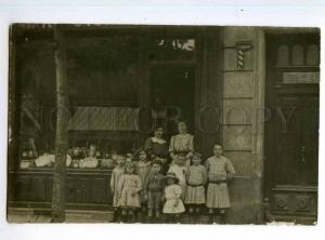 246812 FRANCE PARIS children at deli Burgeatine liquor photo