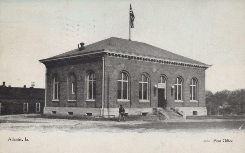 Postcard Post Office Atlantic IA Iowa