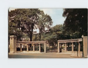 Postcard Roddick Memorial Gates, Entrance to The McGill University, Canada