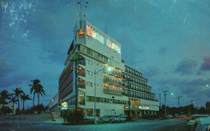 Vintage Postcard 1967 Yankee Clipper Hotel Building Ft. Lauderdale Florida FL