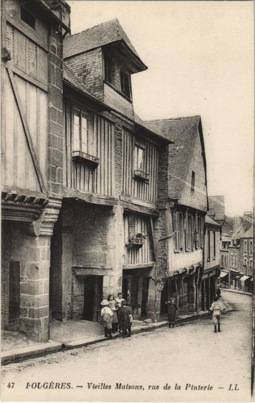 CPA Fougeres Rue de la Pinterie (1237392)