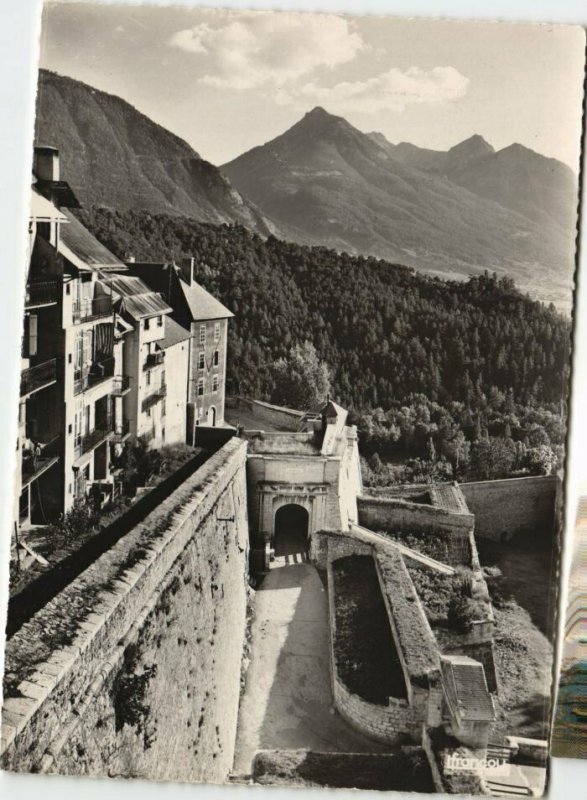 CPM BRIANCON La Porte d'Embrun et les Remparts (1204974)