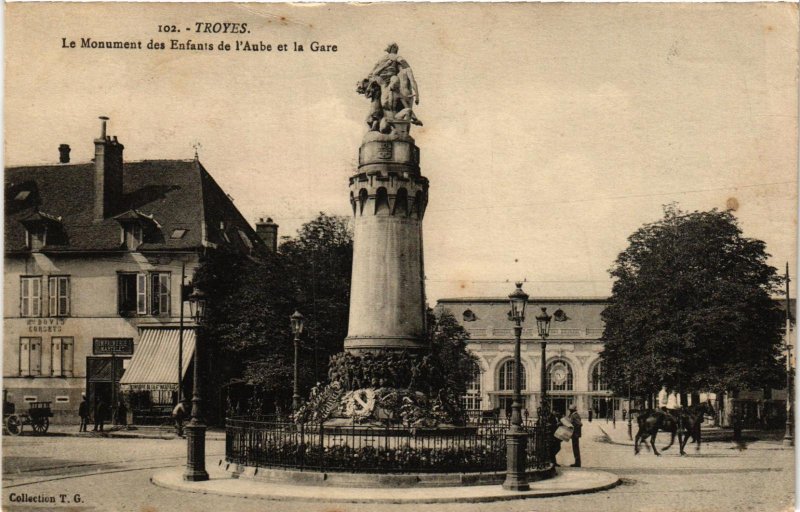 CPA Troyes- Monument des Enfants de l'Aube et la Gare FRANCE (1007912)