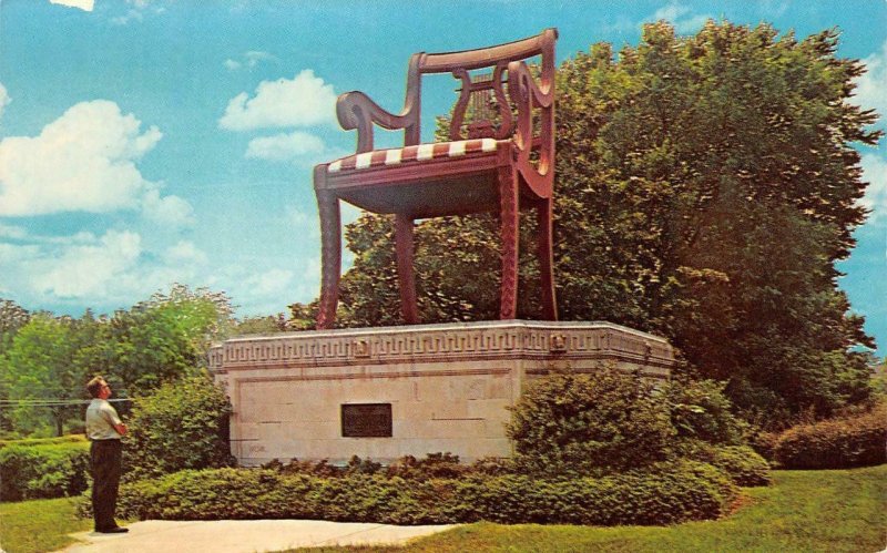 THOMASVILLE, North Carolina NC   WORLD'S LARGEST CHAIR  Roadside  1966 Postcard