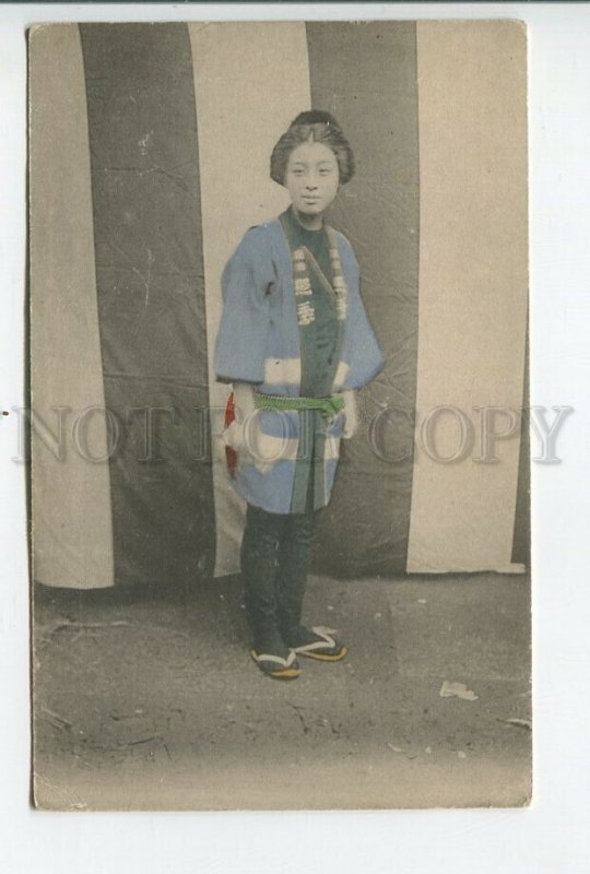 460410 Japan geisha girl in blue kimono Vintage postcard