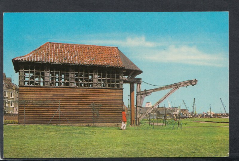 Essex Postcard - 1660 Double, Treadwheel Crane, Harwich    T7204