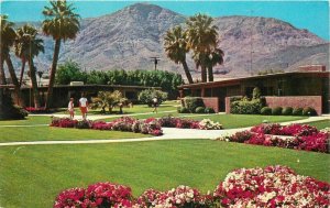 California Palm Springs Bungalows Thunderbird Club Teich Postcard 22-1855