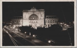 Hungary Budapest A Kivilágított Keleti Palyaudvar Vintage RPPC C141