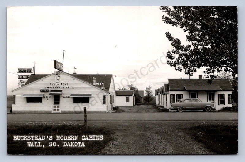 K5/ Wall South Dakota Postcard RPPC c40-50s Buckstead's Modern Cabins  348