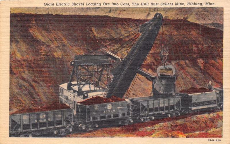 HIBBING MN~HULL RUST SELLERS MINE~GIANT ELECTRIC SHOVEL LOADS ORE POSTCARD 1940s