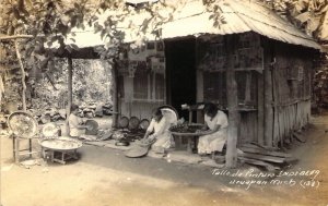 Real Photo, RPPC, Talle de Pintura Craftsmen, Urapan, Mich, Mexico, Old Postcard 