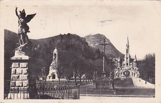 France Lourdes La Basilique St Michel et l'Esplanade 1953 Photo