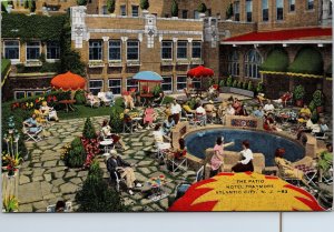 VINTAGE POSTCARD CROWDED PATIO AT THE HOTEL TRAYMORE ATLANTIC CITY N.J. c. 1950