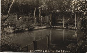 PC NEW ZEALAND, HOT SWIMMING BATH, WAIRAKEI REAL PHOTO Postcard (B41475)