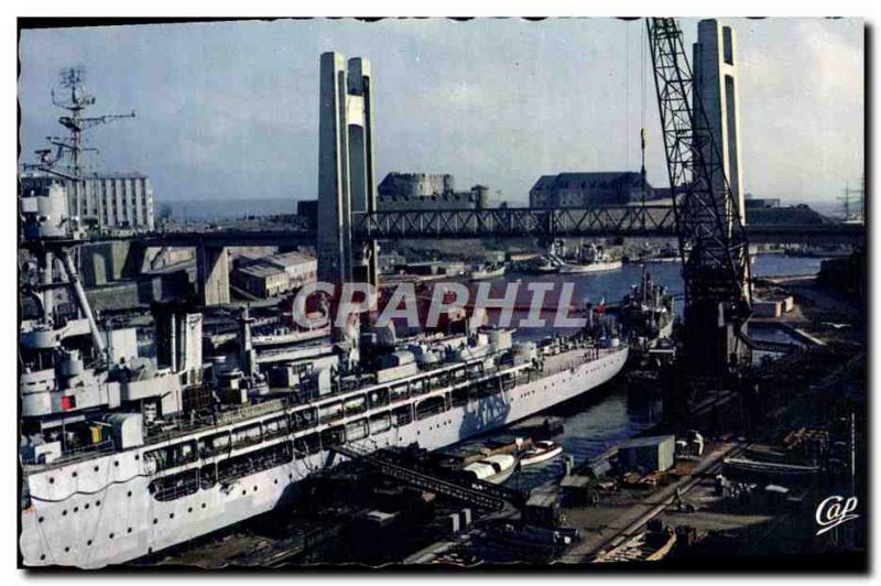 Modern Postcard Brest & # 39Arsenal The Recouvrance Bridge Boat