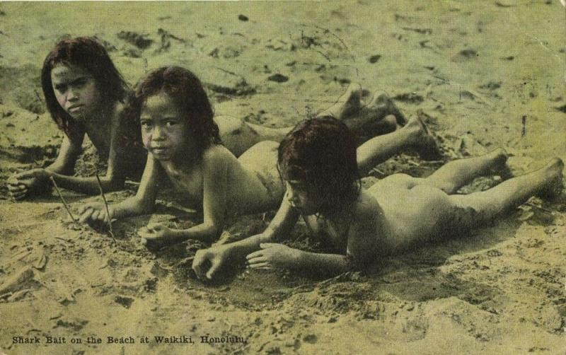 hawaii, HONOLULU, Young Girls on the Beach at Waikiki (1920) Postcard