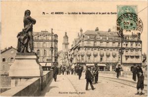 CPA ANGERS - La Statue de Beaurepaire et le PONTS-de-CÉntre (296532)