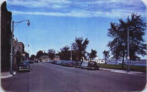 USA Michigan Menominee Sheridan Road Vintage Postcard C208