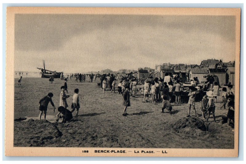 c1930's Crowd Scene Berck-Plage L'Entonnoir France Unposted Antique Postcard