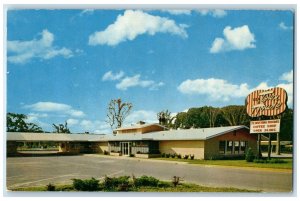 c1960's The Town House Motor Hotel Cedar Rapids Iowa IA Unposted Trees Postcard