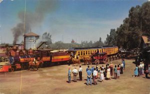 The Ghost Town and Calico Railroad Meeting the Stage Coach Ghost, California ...