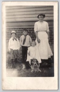 RPPC Edwardian Mother With Children And Family Dog  Wisconsin Postcard T26