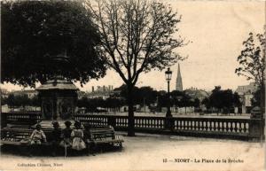 CPA NIORT - La Place de la Breche (472414)